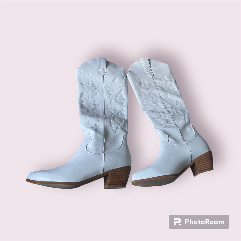 White cowboy boots size 10 in women
